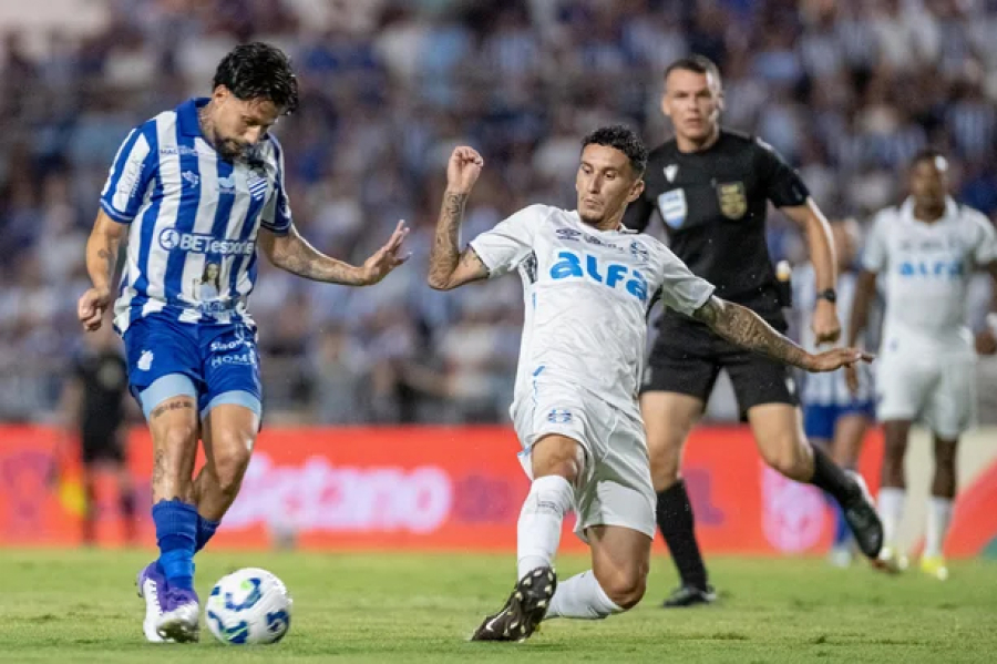 Grêmio sofre virada do CSA nos acréscimos e se complica na Copa do Brasil